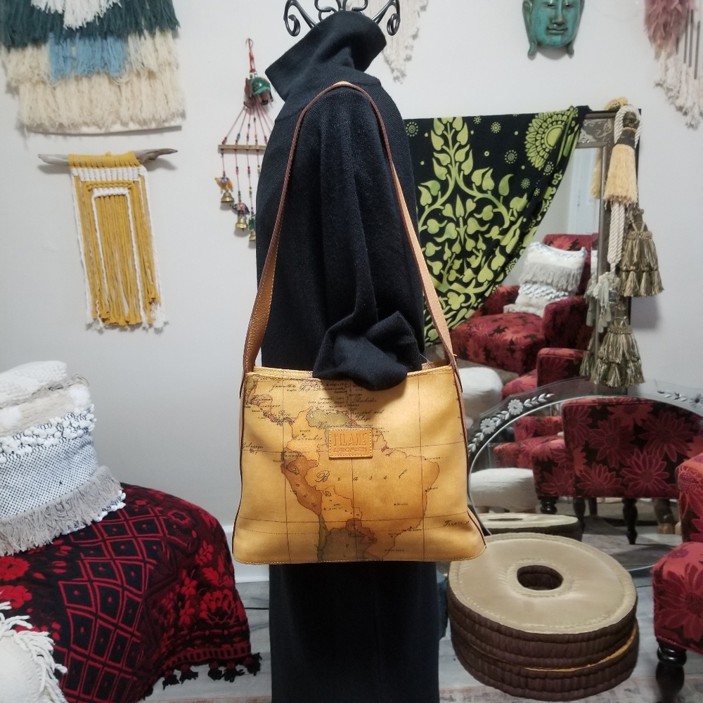 Alviero Martini Geo Classic Shoulder Bag.
